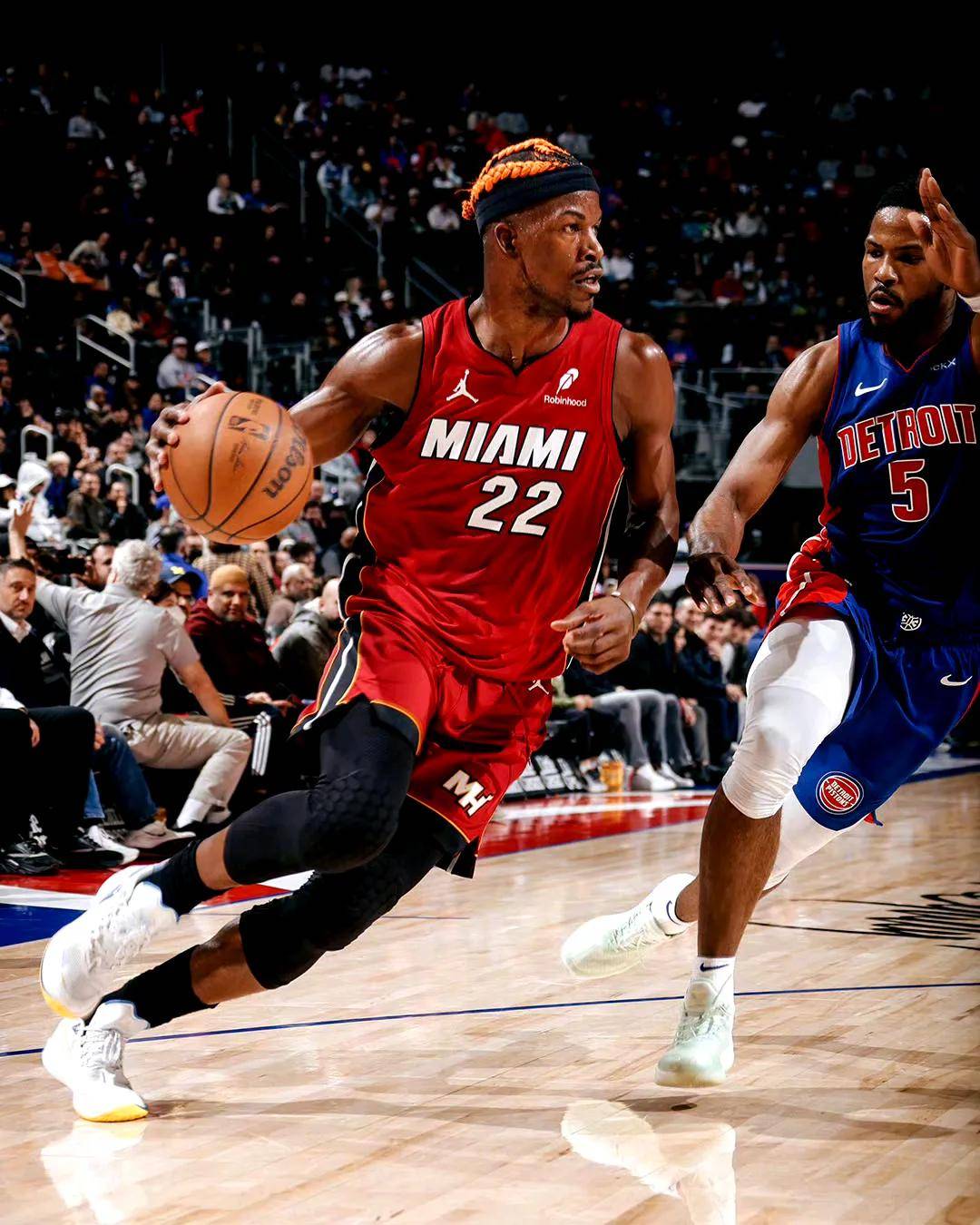 乐鱼APP包含里程碑夜里昂复出首秀；NBA常规赛国际比赛日刷纪录；引发热议；临场指挥获称赞的词条